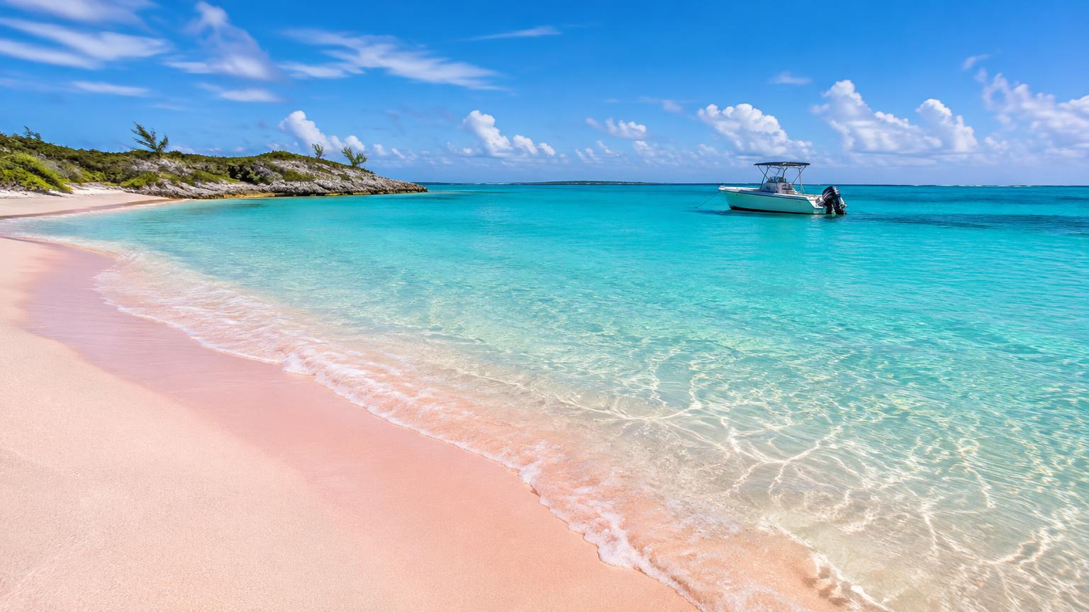 ชายหาดทรายสีชมพูกับน้ำทะเลใส ประเทศบาฮามาส